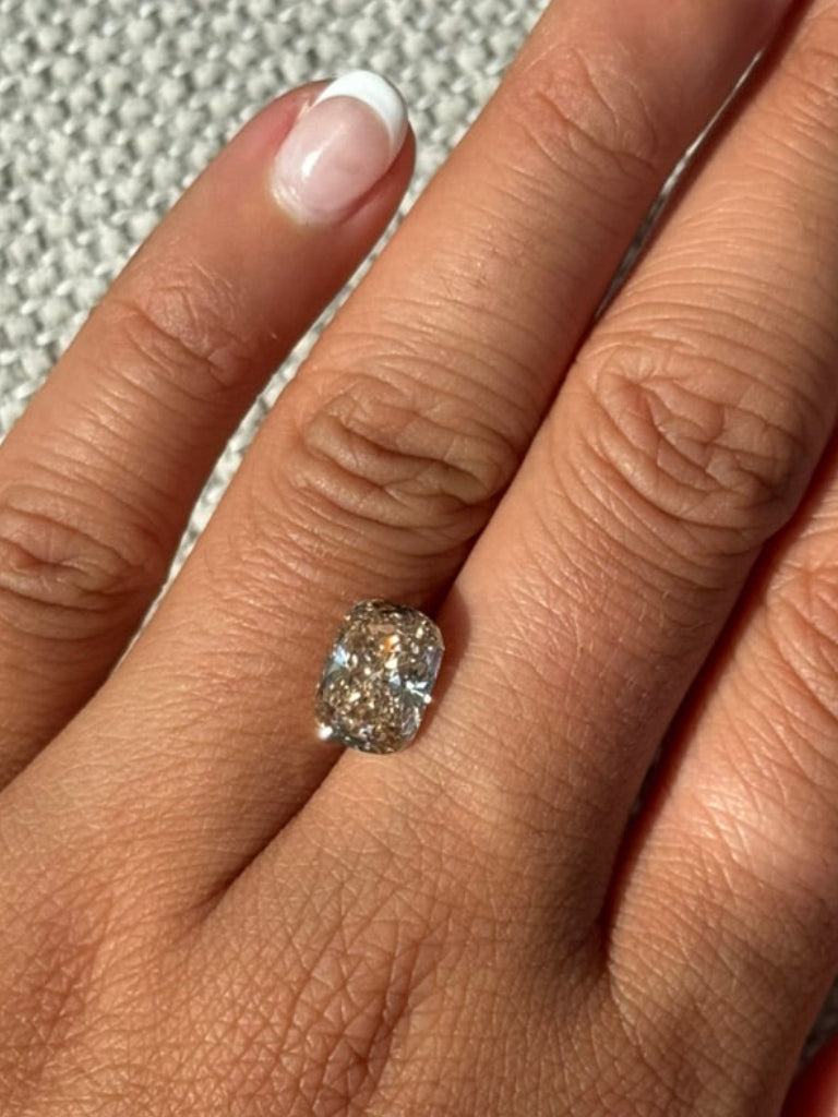 3.03ct cushion champagne diamond, Q-R colour VVS2, alternate view