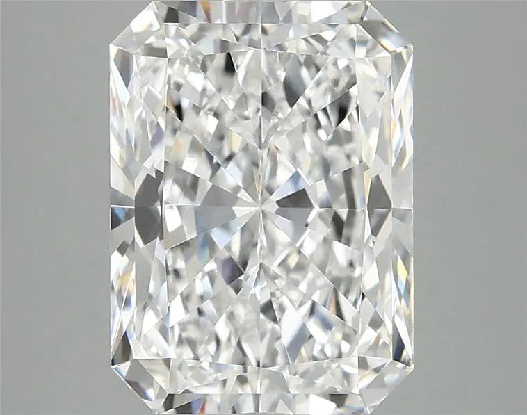 3.71ct Radiant Lab Grown Diamond (Colour E, Clarity VVS2, IGI Certified)