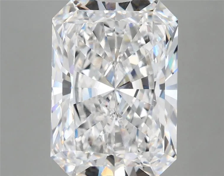 3.88ct Radiant Lab Grown Diamond (Colour D, Clarity VVS1, IGI Certified)