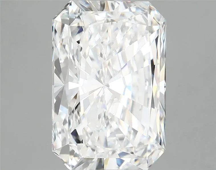 3.88ct Radiant Lab Grown Diamond (Colour E, Clarity VS1, IGI Certified)