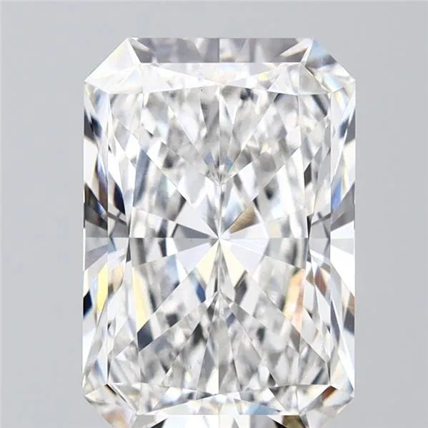 4.04ct Radiant Lab Grown Diamond (Colour E, Clarity VVS2, IGI Certified)