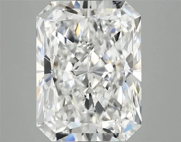 4.11ct Radiant Lab Grown Diamond (Colour E, Clarity VVS2, IGI Certified)