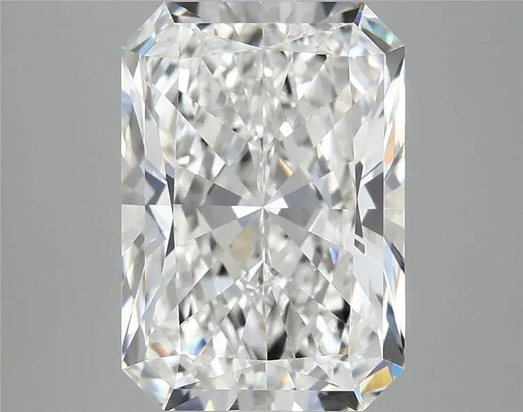 4.18ct Radiant Lab Grown Diamond (Colour D, Clarity VVS2, IGI Certified)
