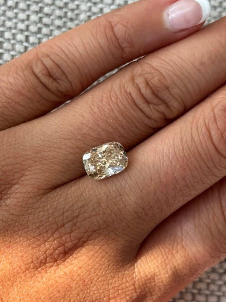 3.03ct cushion champagne diamond, Q-R colour VVS2, alternate view