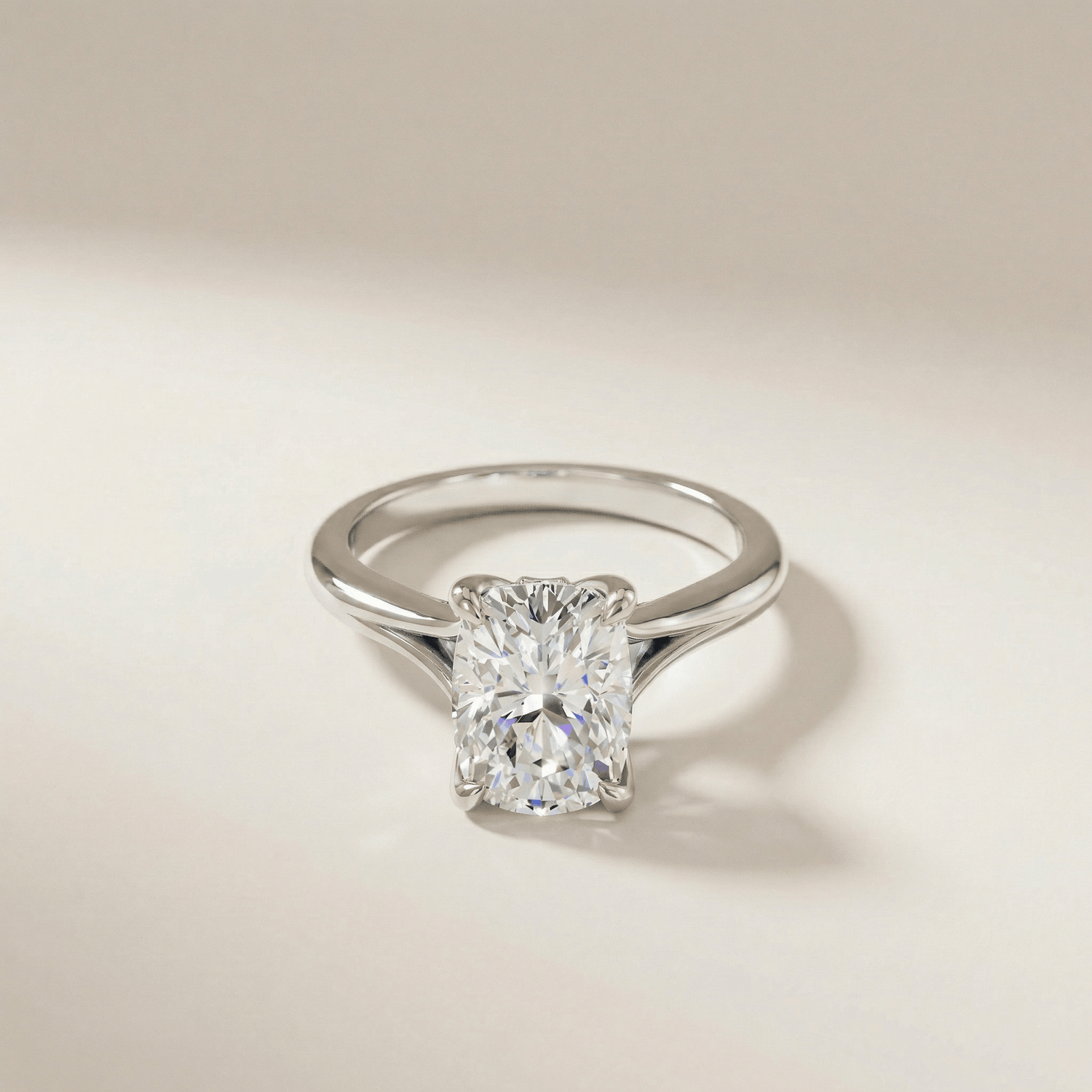 Cushion Diamond Tulip Engraved