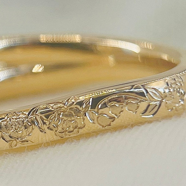 Roses on a Curved Band engraving, on the band