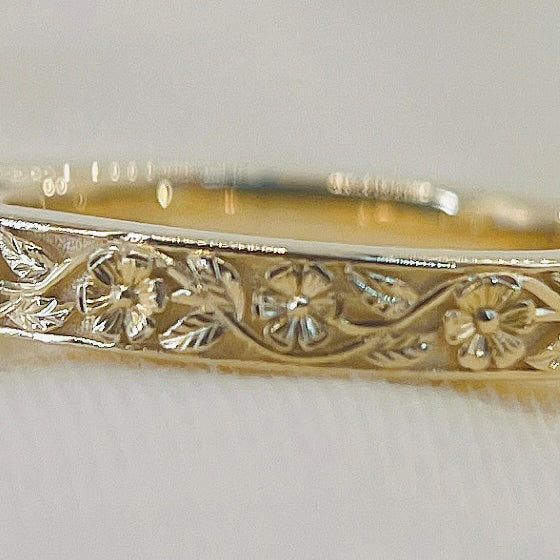 Flower Vine engraving, on the band
