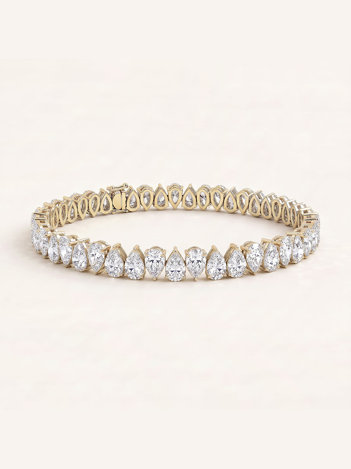 Pear shaped diamond tennis bracelet in 14K yellow gold
