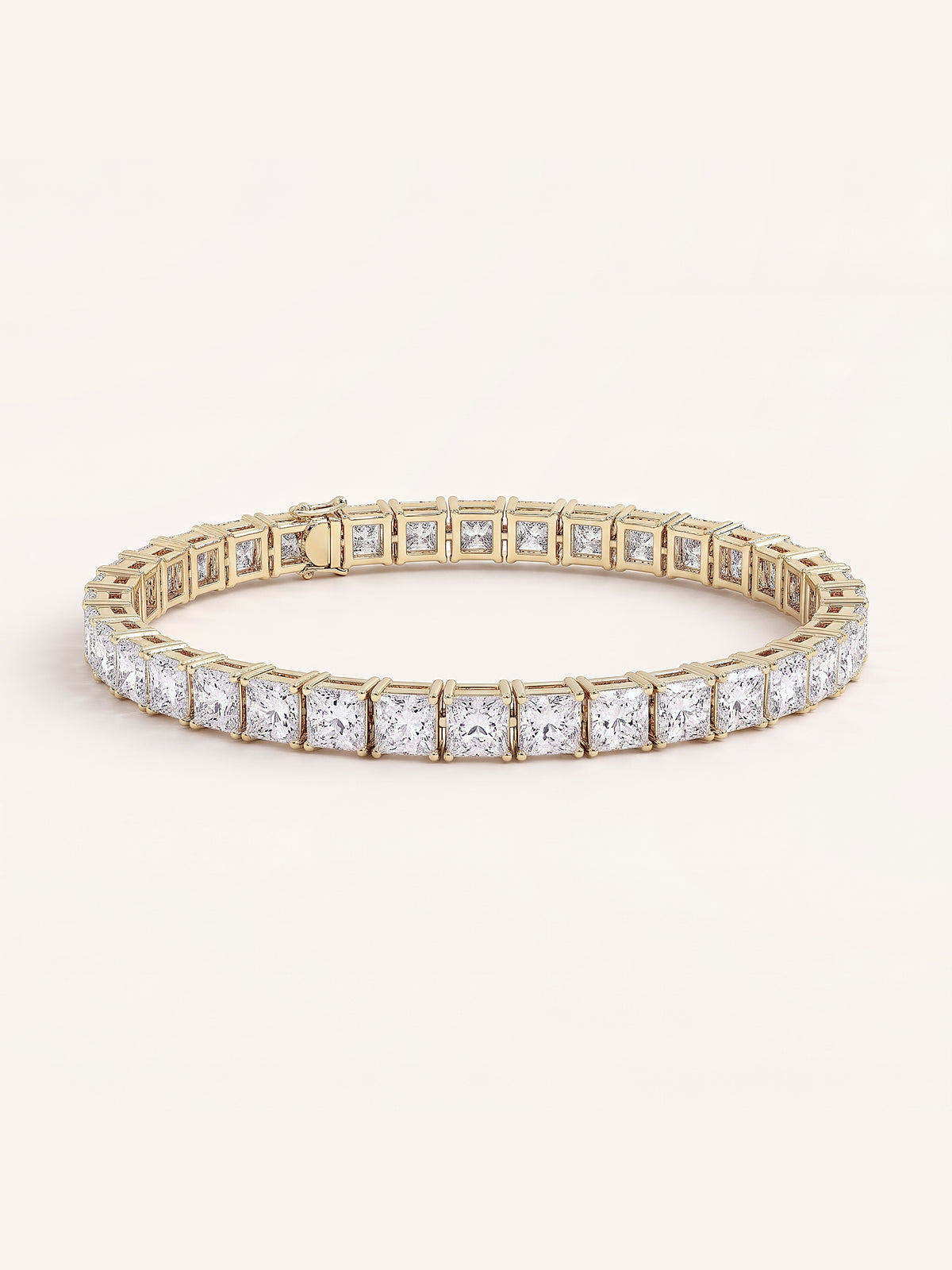 Princess shaped diamond tennis bracelet in 14K yellow gold