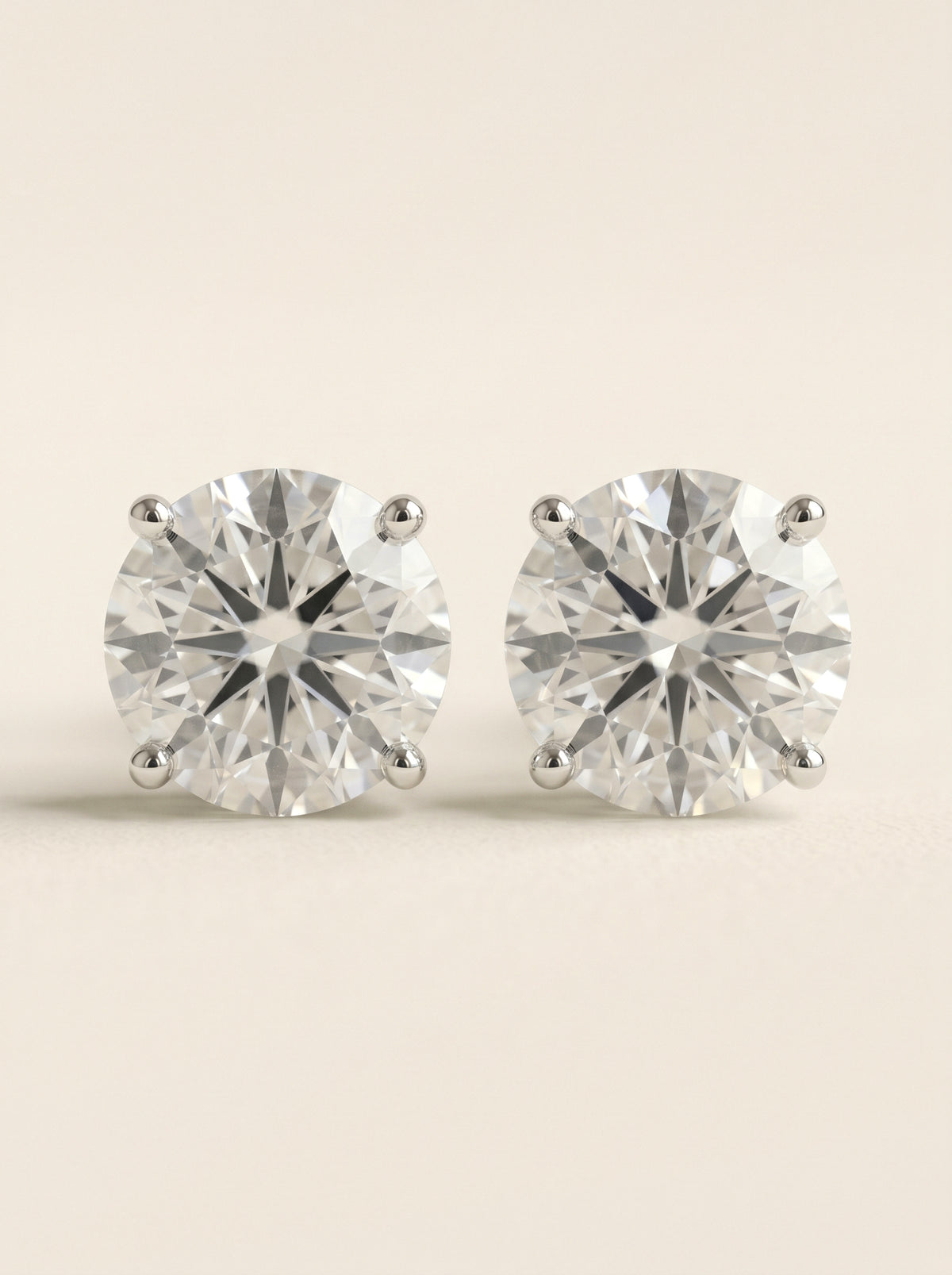 Round diamond stud earrings in 14K white gold